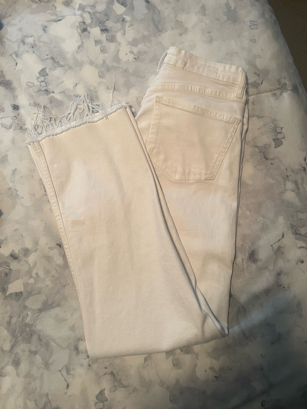 Zara White Cropped Frayed Hem Jeans